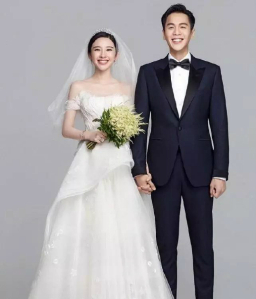 婚纱背后照片_动漫婚纱情侣头像(3)