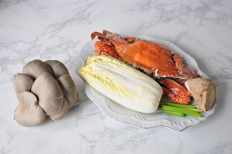 用一斤重的梭子蟹炖上一锅菜，鲜香不腻，胜过高汤的味道，好喝