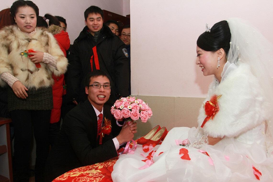 姐夫比前男友强新娘堂弟的赞美让婚礼变成闹剧