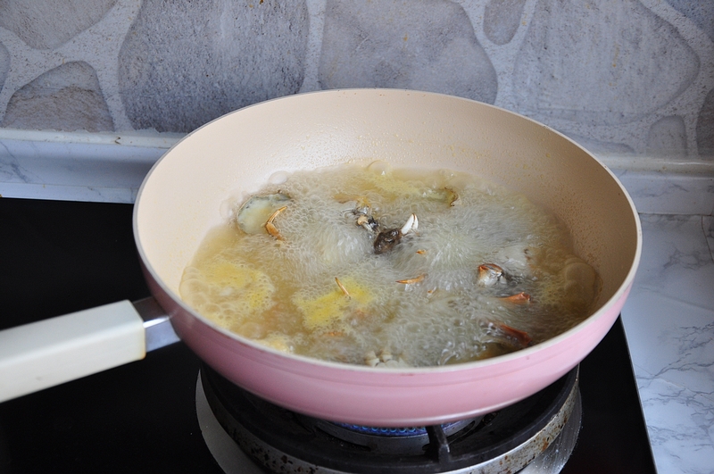 螃蟹还可以这样做，简单省事，适合天冷时吃喝的一锅暖身汤菜