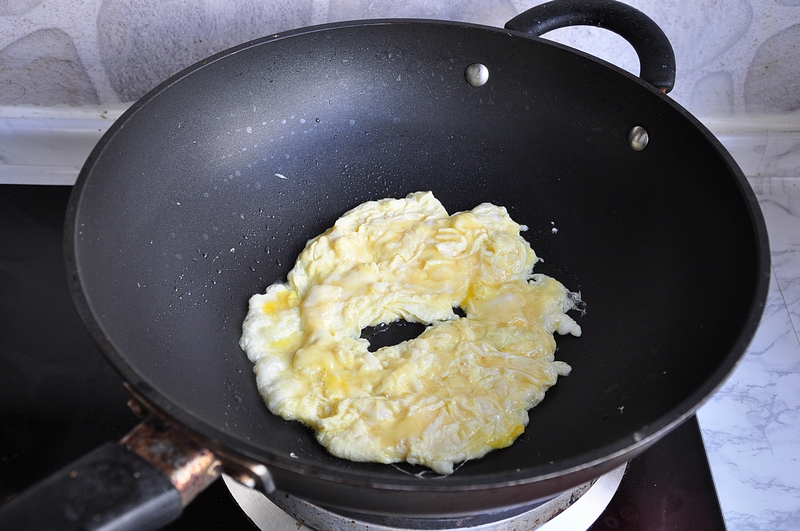 把鸡蛋做成下饭菜，天冷换个口味来配饭，味道香浓，做法简单