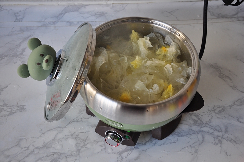 二十分钟炖一锅冬日滋润的甜汤，凉吃热吃皆美味，我家常备