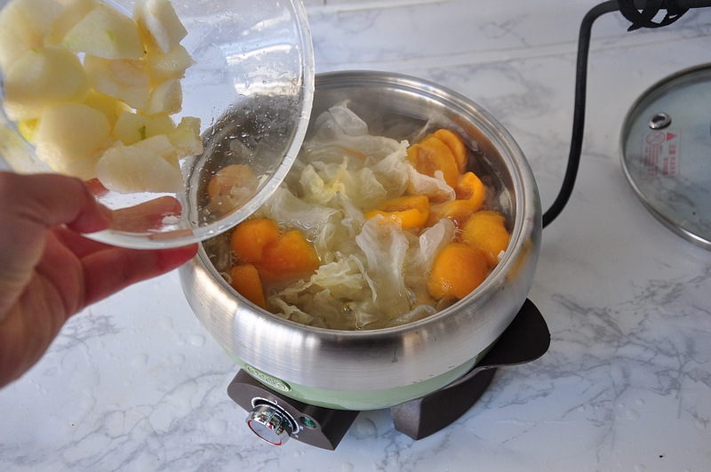 二十分钟炖一锅冬日滋润的甜汤，凉吃热吃皆美味，我家常备