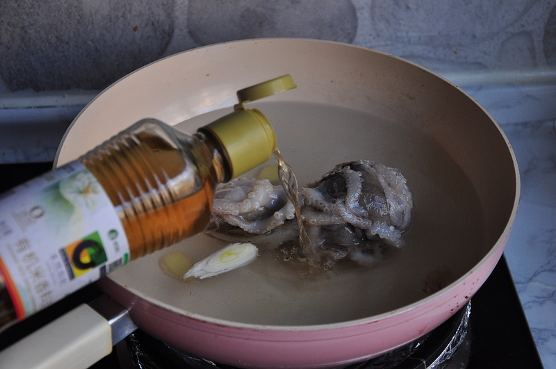 简单粗暴的八爪鱼吃法，简单还能保持最原始的鲜，冰冻海鲜也适用
