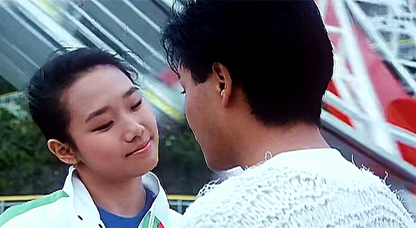 张国荣去世时,林忆莲心痛到崩溃,她也曾在节目中提到,哥哥是个很善良