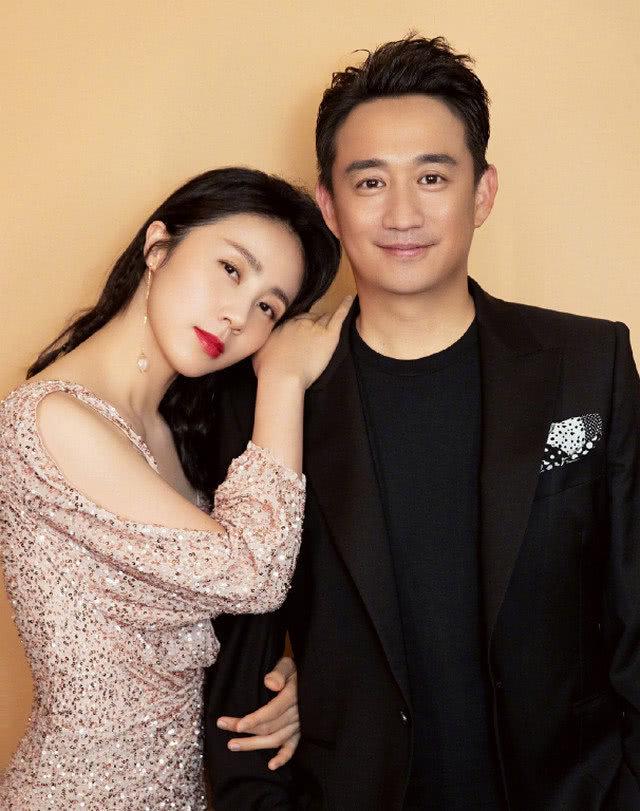 黄磊和孙莉分工明确，一个晒女儿一个晒儿子，黄多多身材十分健美