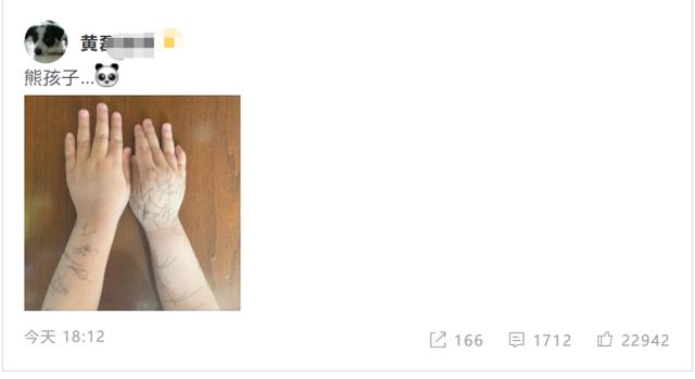 黄磊和孙莉分工明确，一个晒女儿一个晒儿子，黄多多身材十分健美