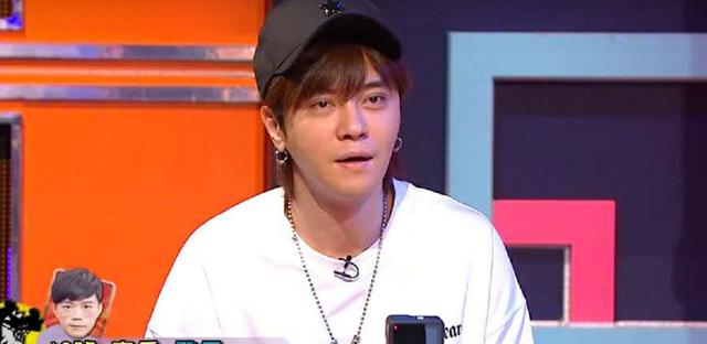 罗志祥复出成功，主持综艺节目照常播出，节目中不雅动作遭争议