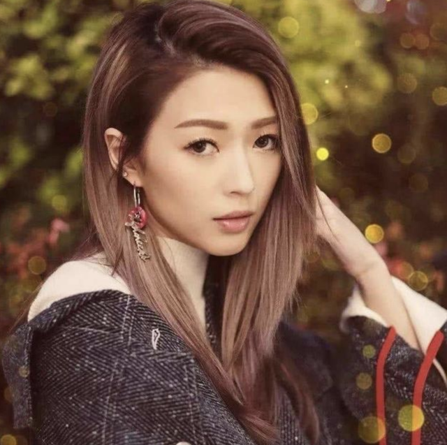 比萧亚轩情史还丰富的女星,4年处了20任男友,没人能超3个月 比萧亚轩情史还丰富的女星,4年处了20任男友,没人能超3个月