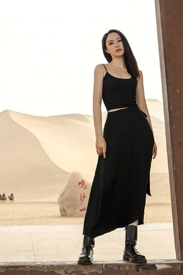 160cm董洁与董璇比穿搭,不同气质差距大,一个清纯一个干练